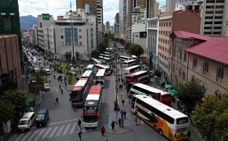 Marcha liderada por Morales inicia recorrido hacia La Paz