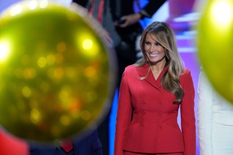 Melania Trump sale de su mutismo para promocionar su autobiografía