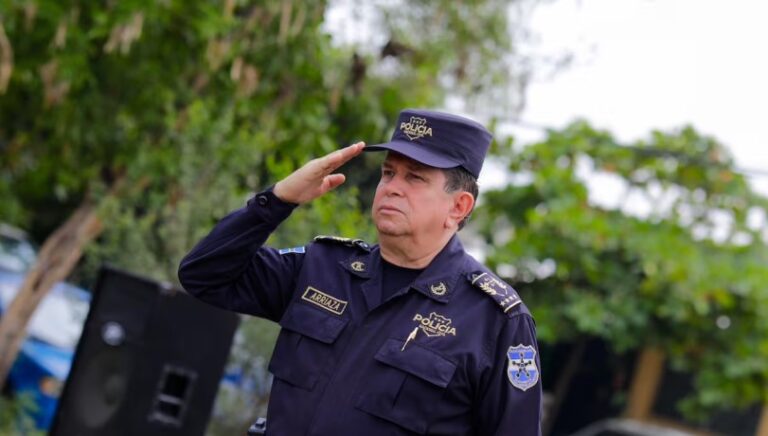 El director de policía de El Salvador, líder de la guerra antipandillas, muere en un accidente