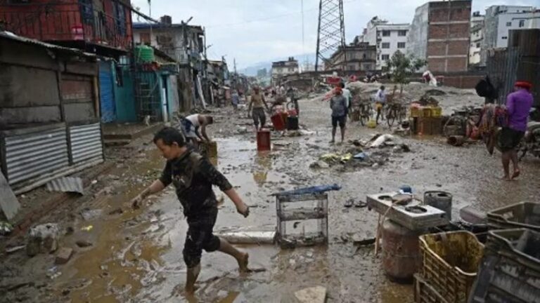 Las inundaciones en Nepal dejan al menos 200 muertos