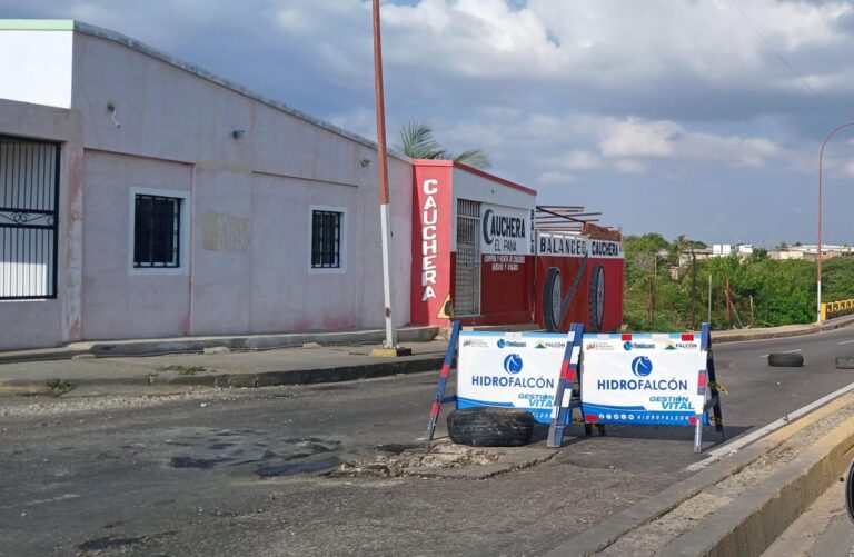 Persiste bote de aguas negras: Hidrofalcón solo coloca avisos