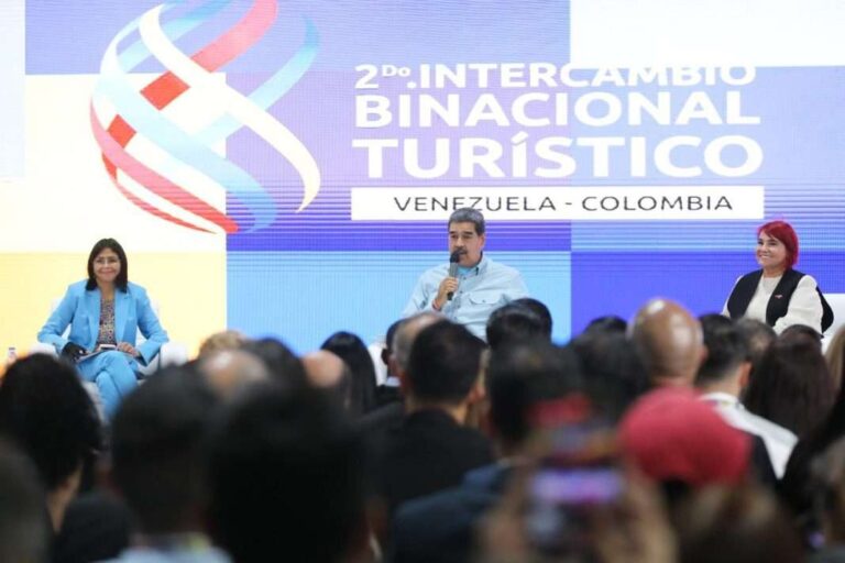 Maduro propone crear Zona Económica Industrial Venezuela-Colombia