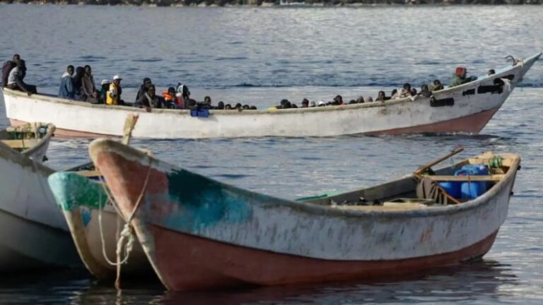 Encuentran 30 cadáveres en una barca a la deriva frente a las costas de Senegal