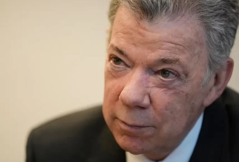 Expresidente Juan Manuel Santos pidió mayor presión internacional para lograr transición pacífica en Venezuela