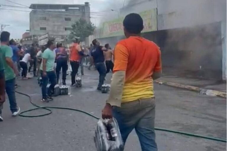 Con botellas de refresco trataron de sofocar un incendio en Portuguesa