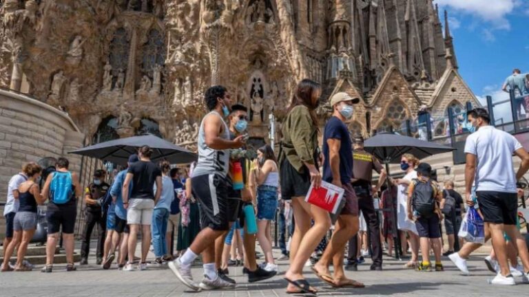 «No es viable»: Barcelona busca sobrevivir a la masificación turística