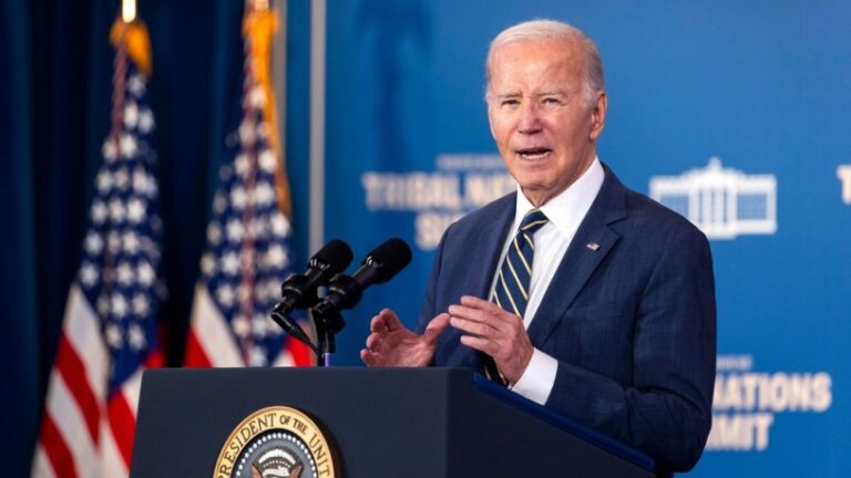 Biden anuncia la condonación de otros USD 4.500 millones en préstamos estudiantiles