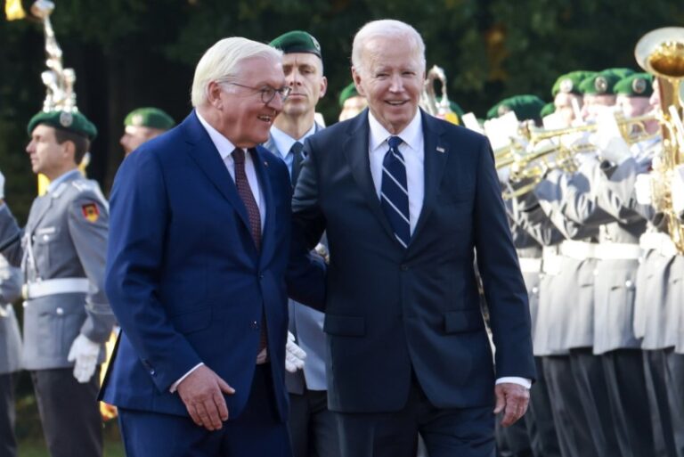 Biden urge en Berlín a mantener el apoyo a Ucrania hasta que se logre una «paz justa»