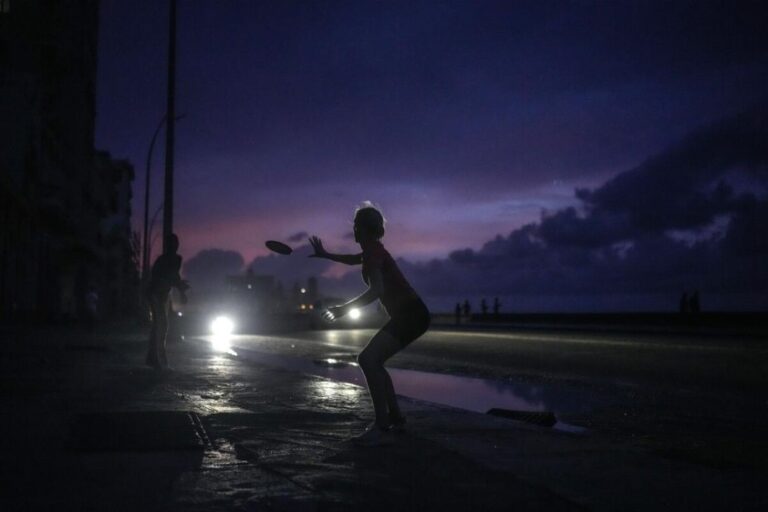 China insta a EEUU a levantar las sanciones contra Cuba en medio de la crisis energética en la isla