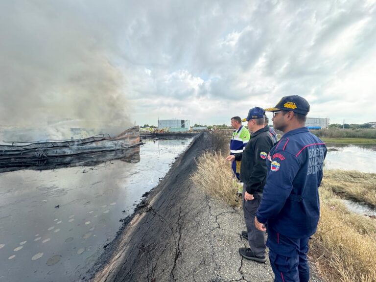 Controlado incendio en tanques de petróleo en Cabimas