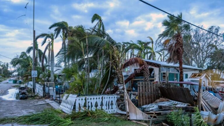 Huracán Milton siembra la destrucción en Florida, al menos cuatro muertos