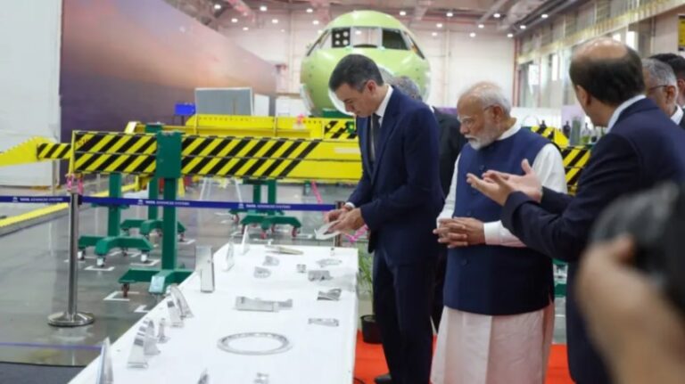 Sánchez y Modi inauguran planta de Airbus en India