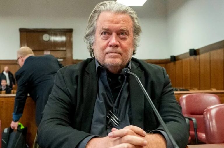 Steve Bannon, quien fuera asesor de Trump, sale de prisión