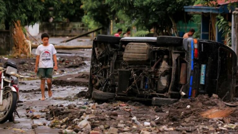 Tormenta Trami deja más de 80 muertos en Filipinas