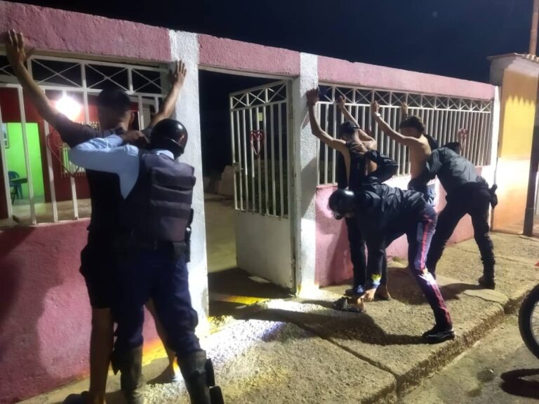 Despliegue policial ofreció seguridad en 11 sectores populares de Coro