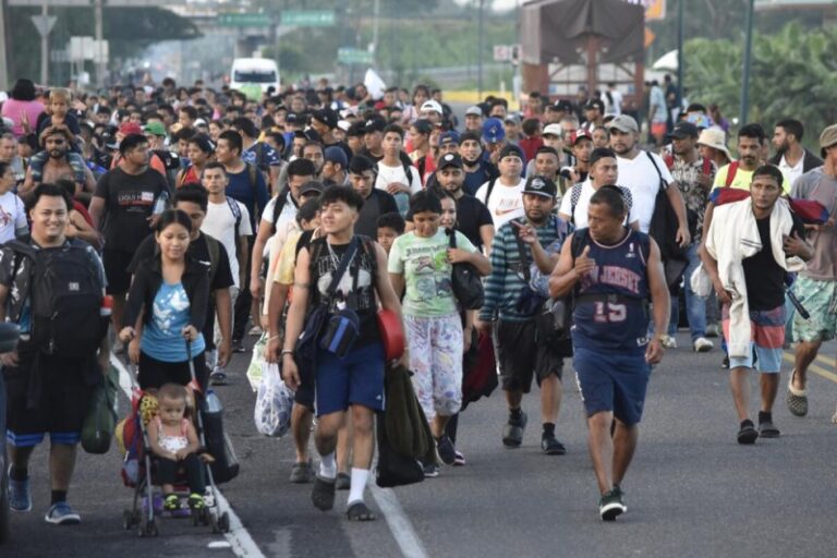 El gobierno de EEUU endurece las restricciones al asilo en la frontera con México