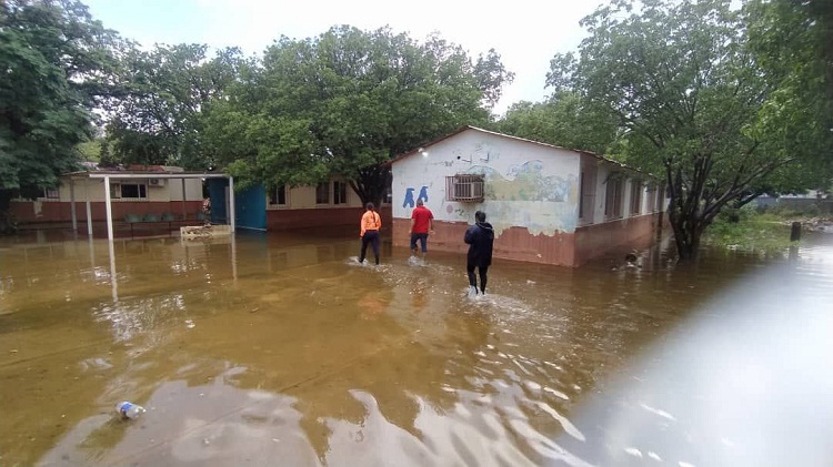 PC supervisó cuatro ambientes del geriátrico de Coro que presentaron anegación temporal