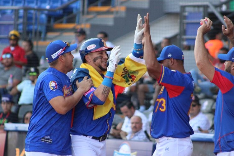 Venezuela debuta con triunfo en la superronda del béisbol Premier 12