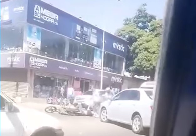 Coro|Reportan colisión entre moto y vehículo en la avenida Manaure (+Video)