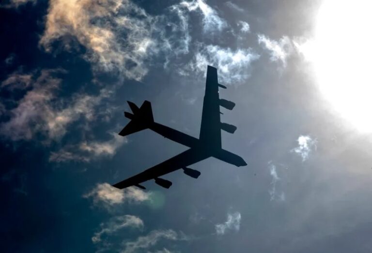 Irán califica de «desestabilizador» el despliegue de EEUU de bombarderos B-52 en la región