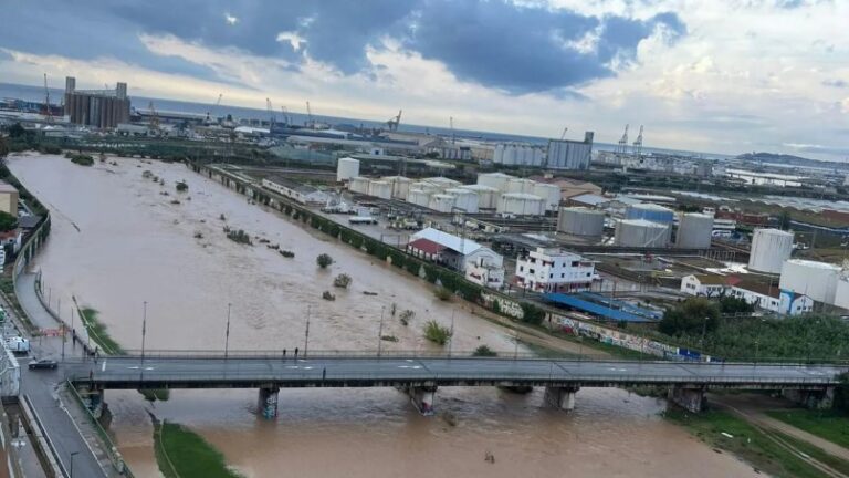 Las lluvias torrenciales en España inundan ahora Cataluña