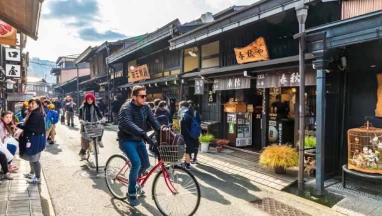 Japón amenaza con la cárcel a ciclistas que usen el teléfono