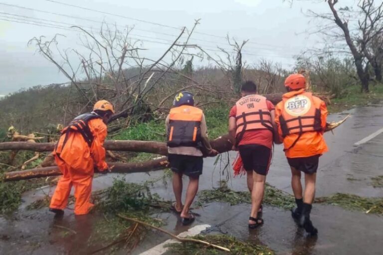 Ciclón en Filipinas deja ocho muertos y numerosos daños