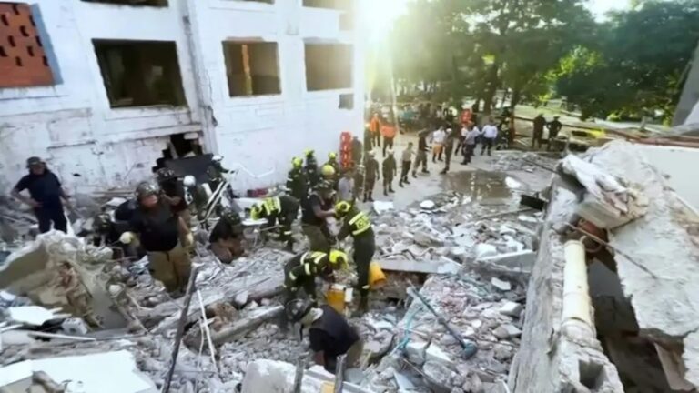 Un muerto y cuatro niños rescatados tras desplome de edificio en Colombia