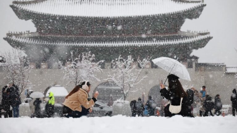 Corea del Sur vive una de las mayores nevadas de su historia