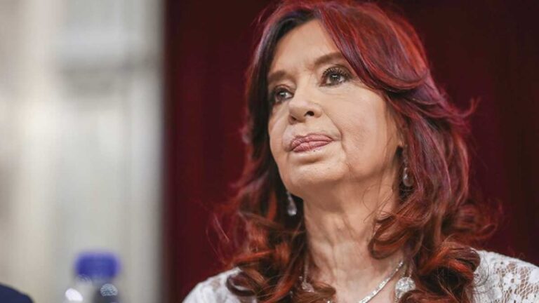 Retiran las pensiones a expresidenta Cristina Fernández