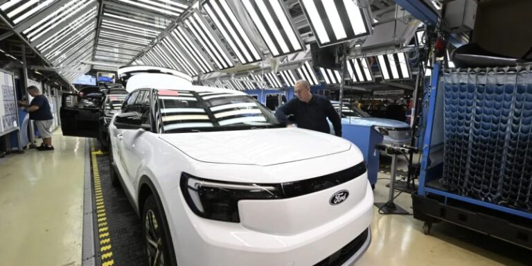 Ford planea reducir 4.000 puestos de trabajo en Europa