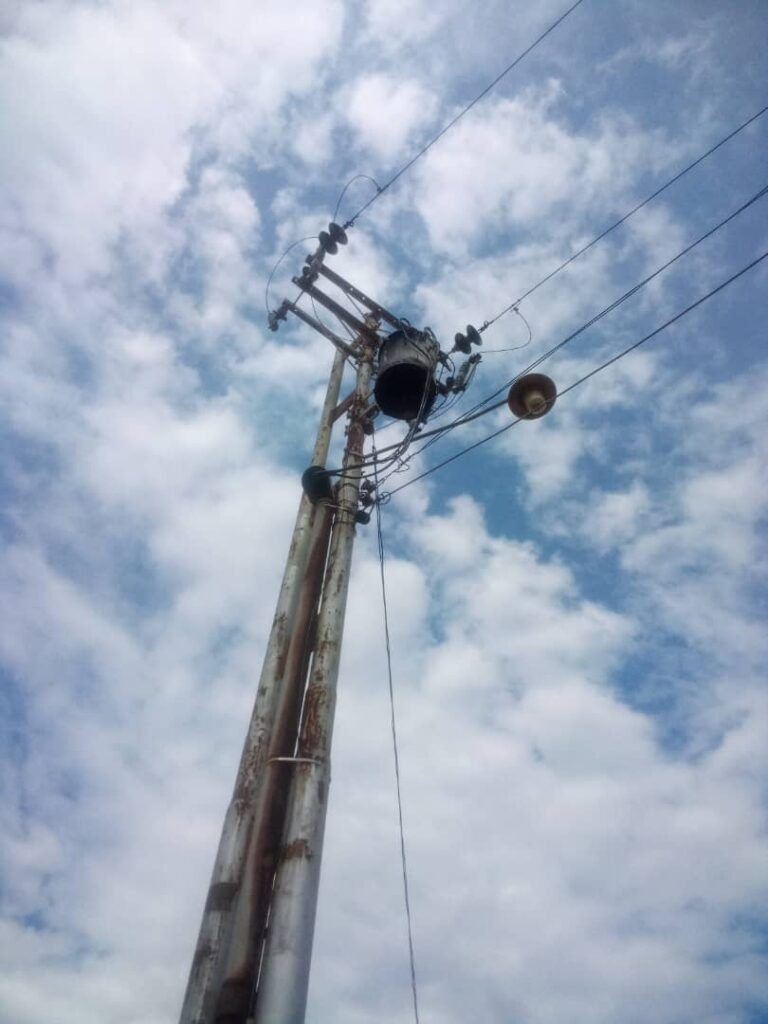 Familias en El Mamonal tienen un mes sin electricidad