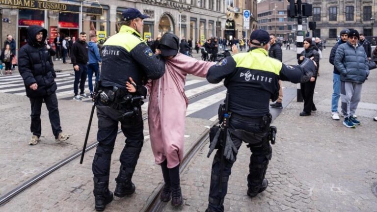 Israel envía aviones para socorrer a hinchas de fútbol tras unos incidentes «antisemitas» en Ámsterdam