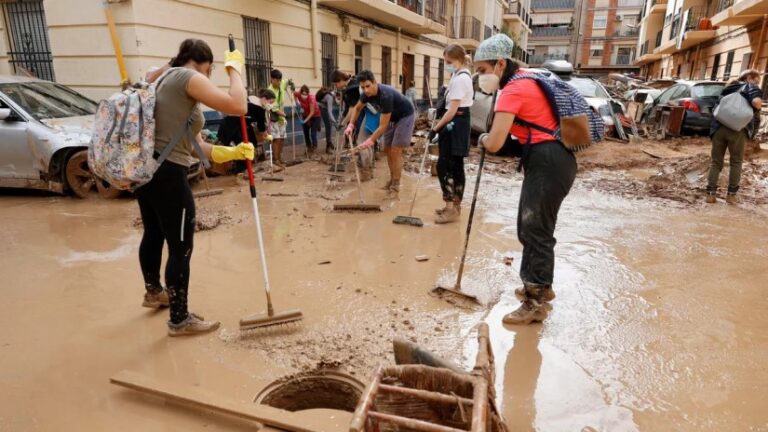 El Gobierno español anuncia un gran paquete de ayudas una semana después de las inundaciones