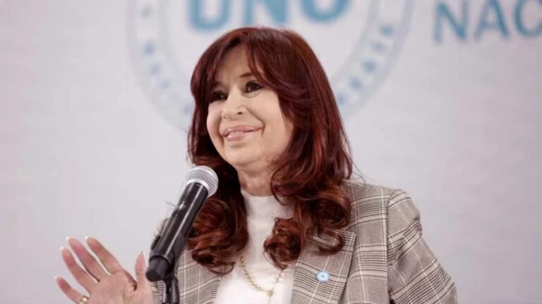 La expresidenta de Argentina Kirchner presidirá el principal partido de la oposición a Milei