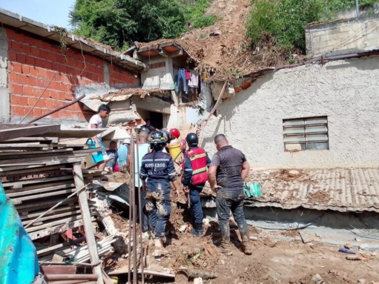 Dos muertos por deslizamiento de tierra en Caricuao