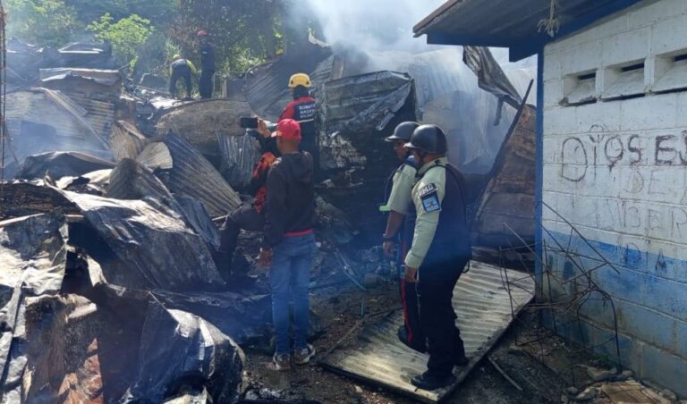 Incendio consumió seis viviendas en Maracay