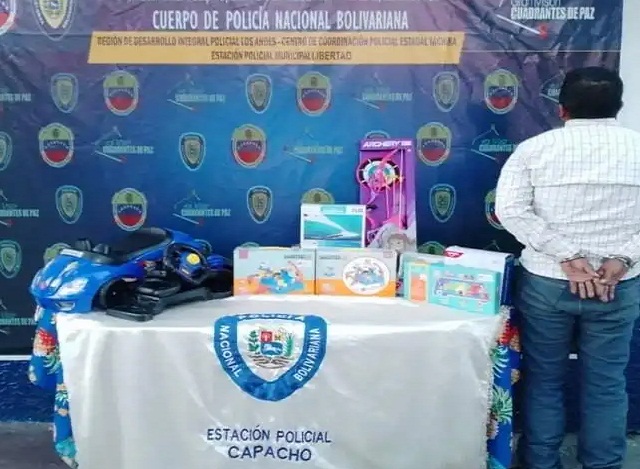 Detenido por vender juguetes que eran para niños de las comunidades