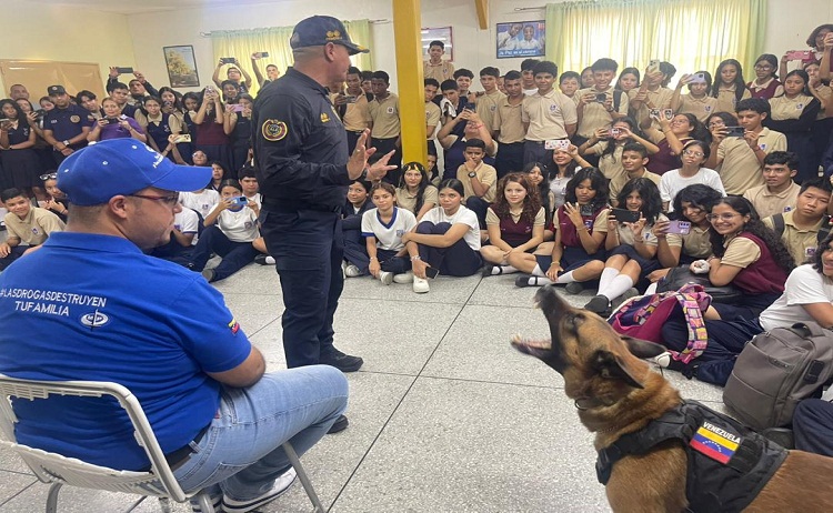 División Contra Drogas y Ministerio Público dictan taller preventivo en materia de drogas a estudiantes