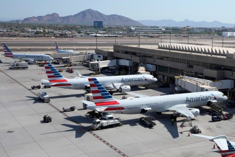 American Airlines retoma sus vuelos en EEUU tras una breve suspensión