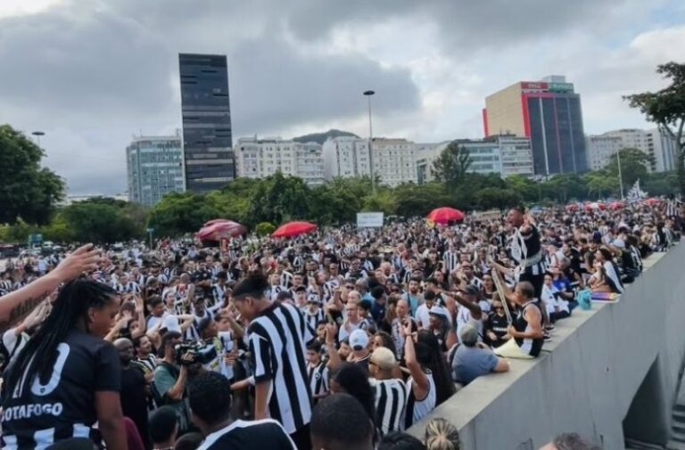 Botafogo celebra junto a miles de aficionados en Río de Janeiro el título de la Libertadores