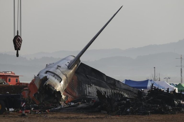 Corea del Sur lanza una inspección de sus Boeing 737-800 tras la peor catástrofe aérea de su historia