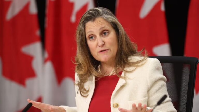 Ministra Finanzas canadiense dimite por oposición a Trudeau