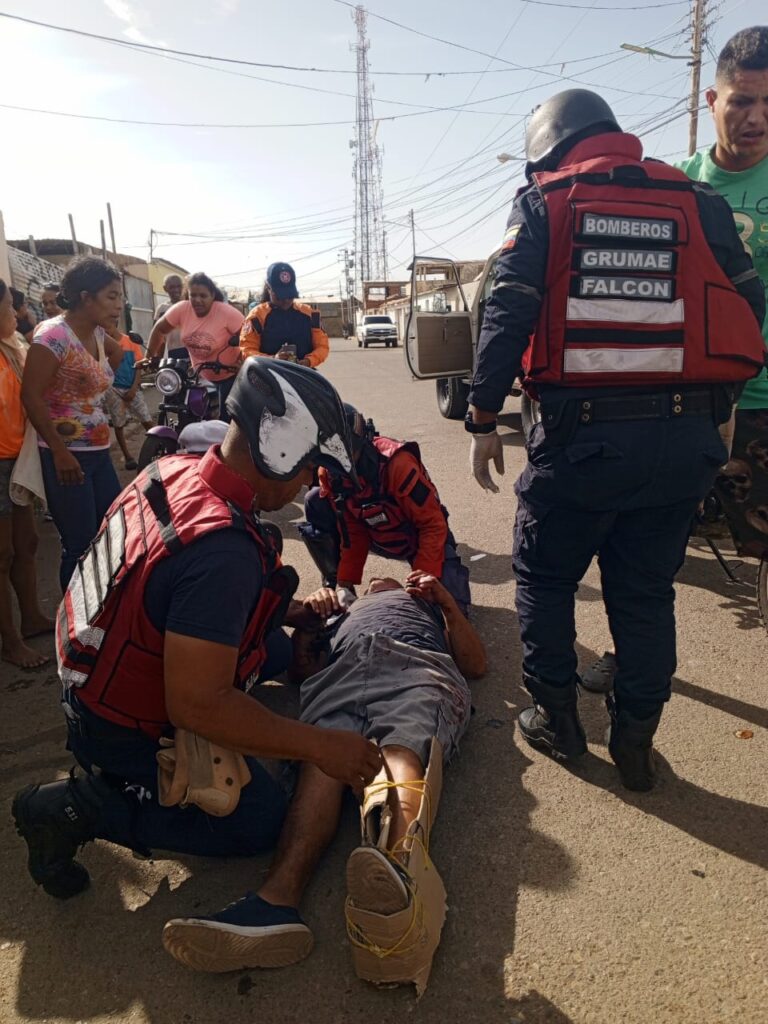 Colisión entre moto y vehículo deja un lesionado en el sector Bobare de Coro