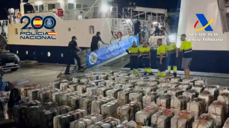 Localizan 3.300 kilos de droga en pesquero de bandera venezolana cerca de las islas Canarias