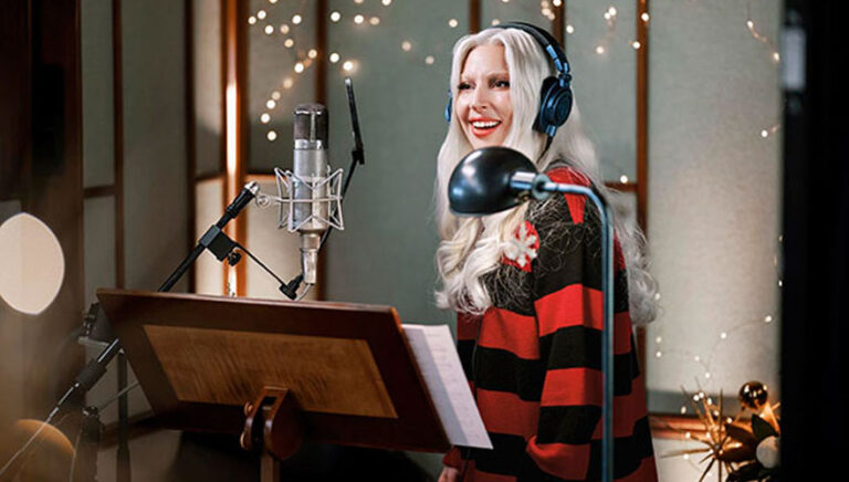 Lady Gaga versiona el villancico «Santa Claus is coming to town»