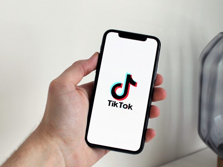 Este es el país que bloquea a TikTok por un año para proteger a los jóvenes