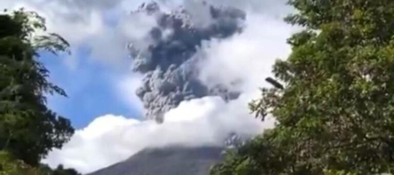 Filipinas inicia evacuación por erupción de volcán Kanlaon