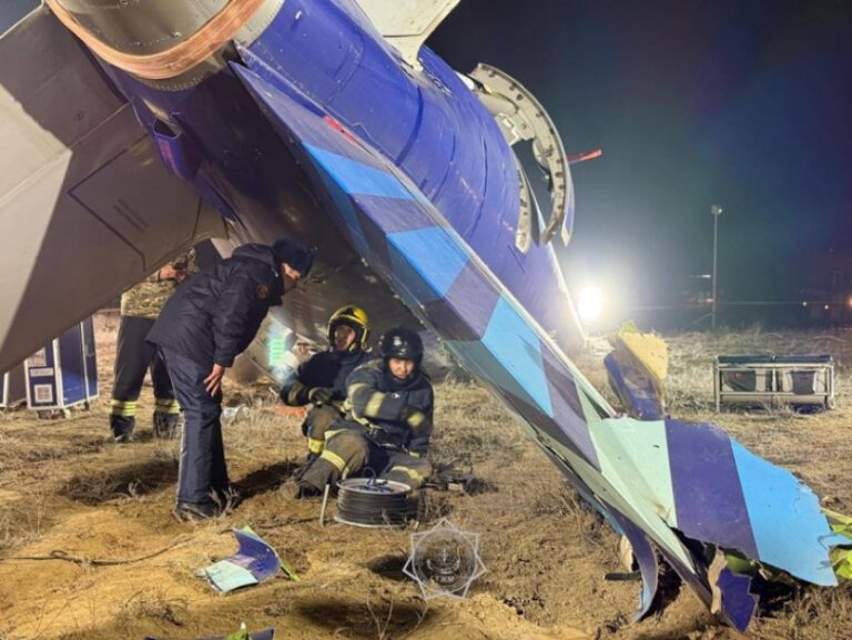 Investigan el accidente de avión en Kazajistán en medio de sospechas de derribo