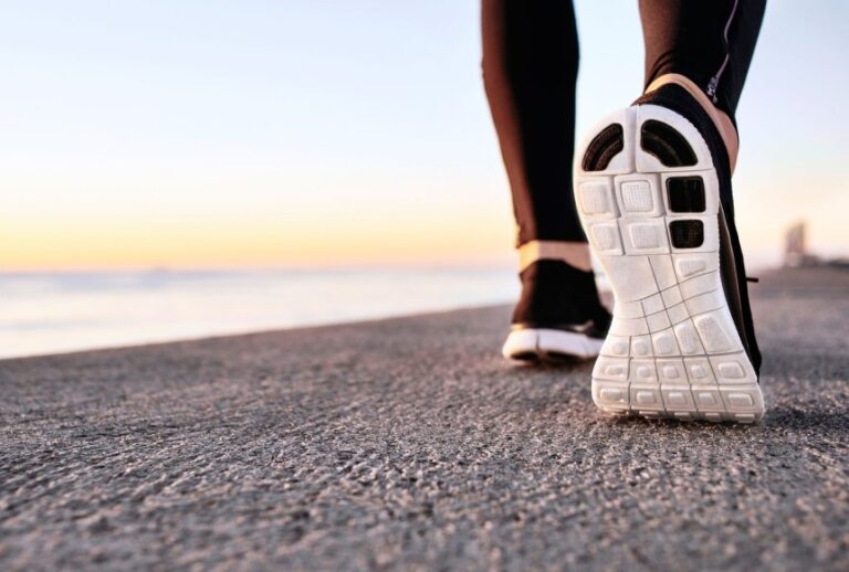 Caminar una hora al día podría añadir seis horas a tu esperanza de vida